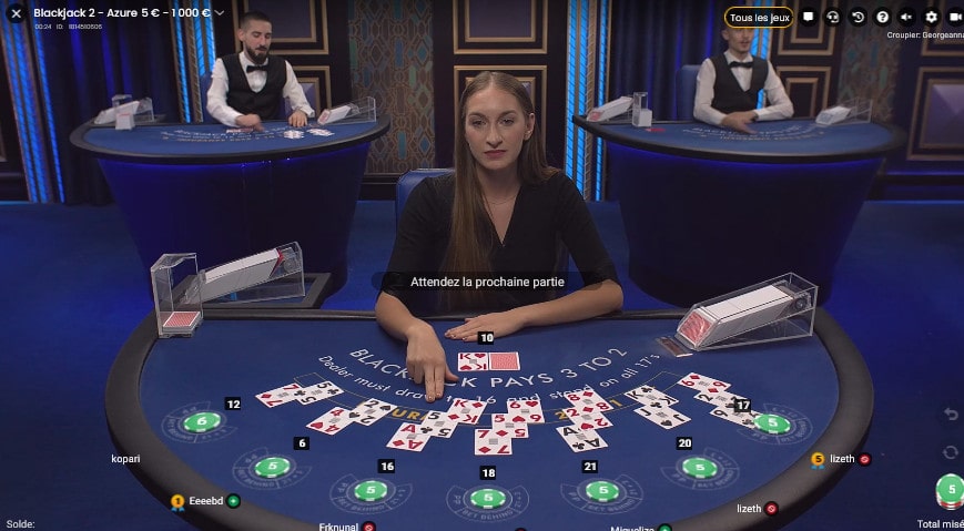 Croupière de Blackjack Azure de Pragmatic Play Live